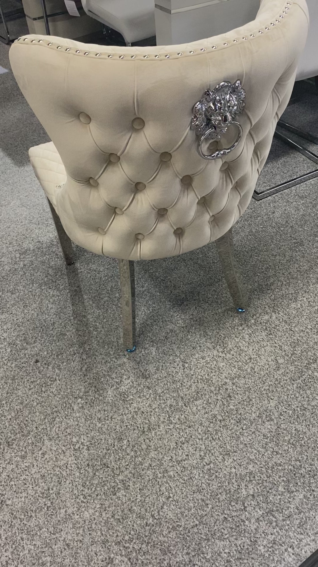 Arianna Marble Dining Table With Valentino Lion Knocker Chairs